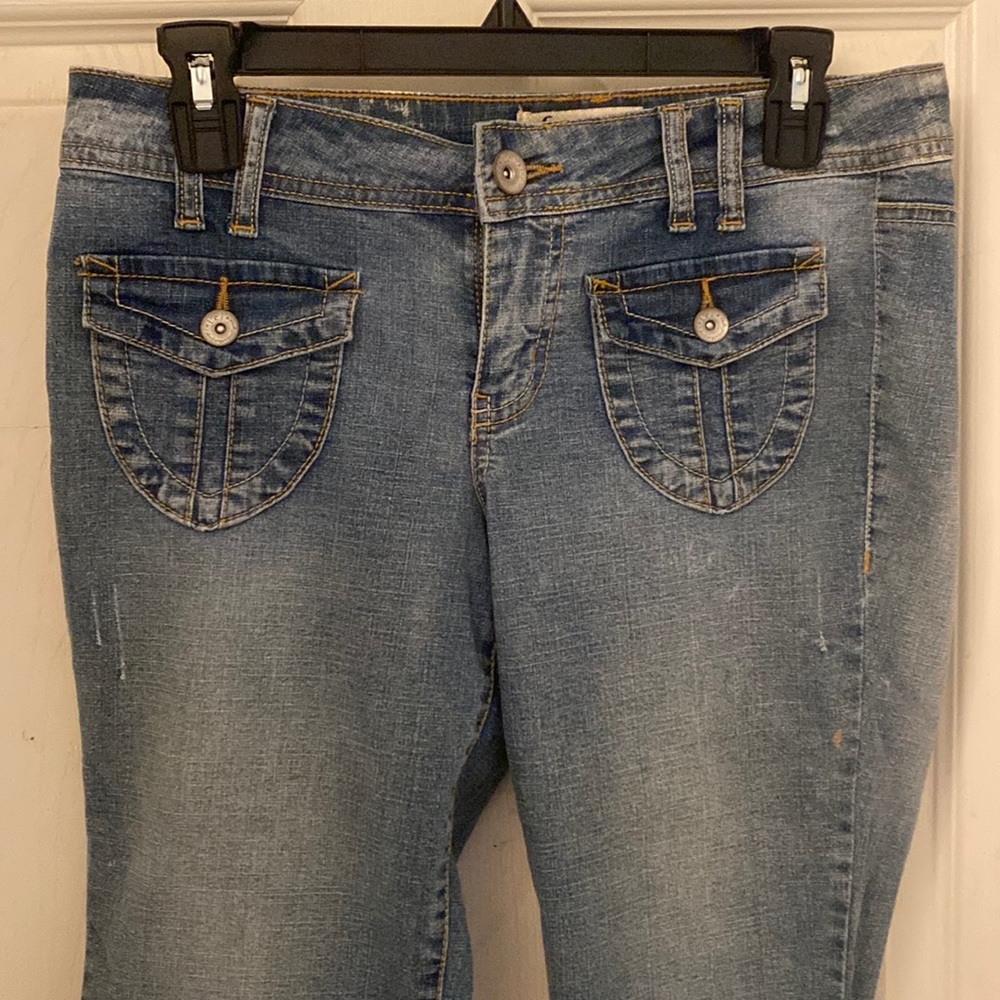 LEI women’s cropped jeans. Capri style size 9